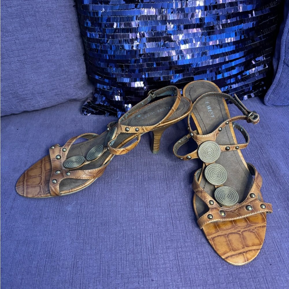 Nine West Brown Heels‎ with Textured Leather 3”  sandals w/metal detail size 8.5 - Picture 9 of 11
